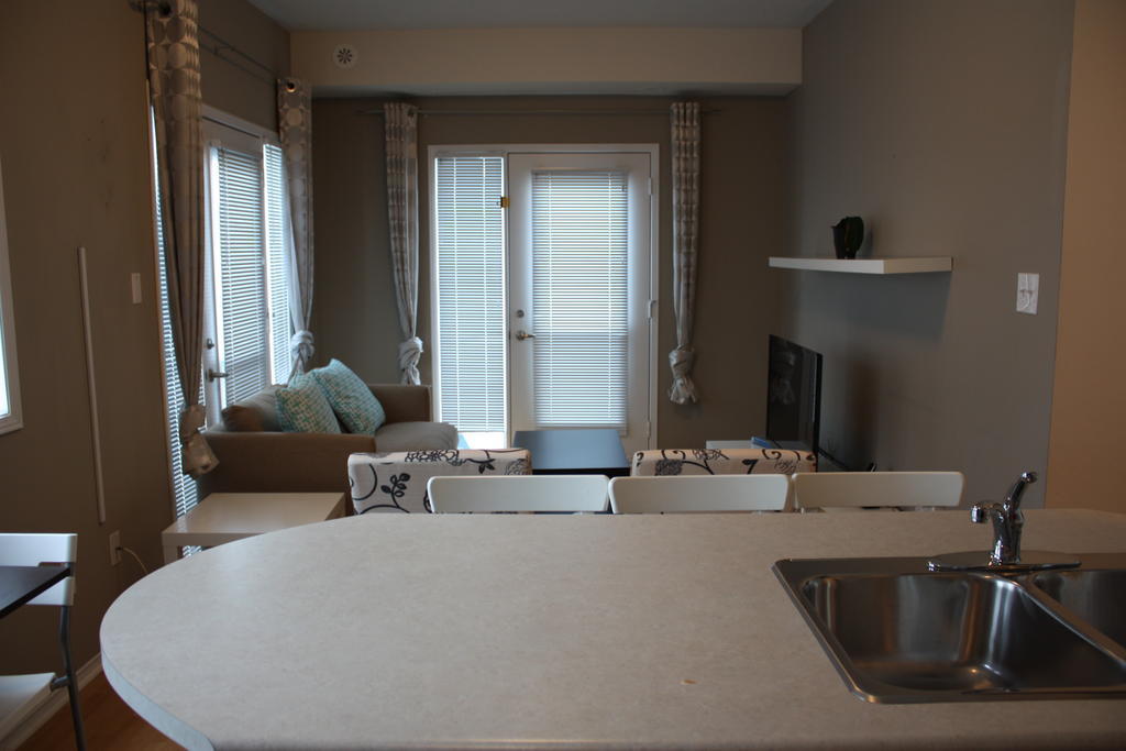 Accurate Plus Furnished Apartment- Brickstone Mews ミシサガ 部屋 写真